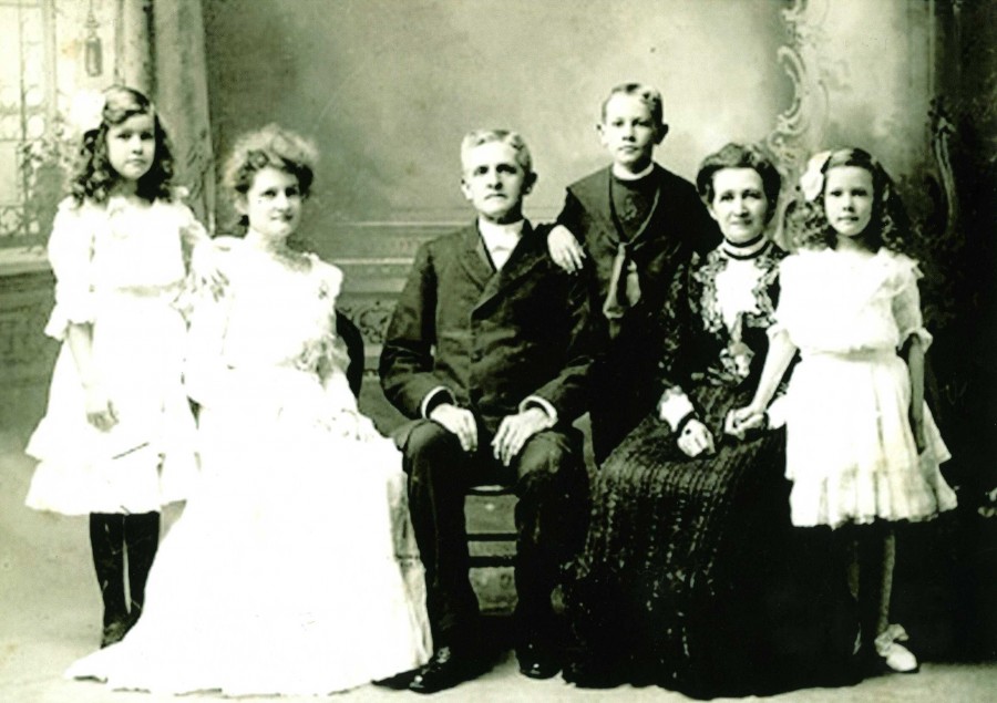 7. 엘라 닷지 아펜젤러와 네 자녀, 1901.jpg