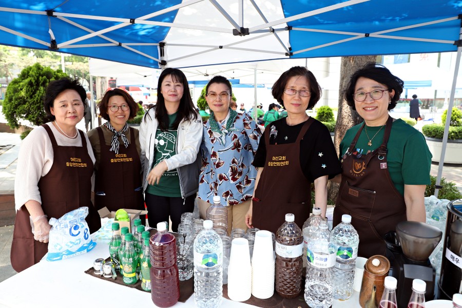7.다회용 개인컵을 가져오면 저렴하게 커피를 마실수 있는 청청카페.JPG