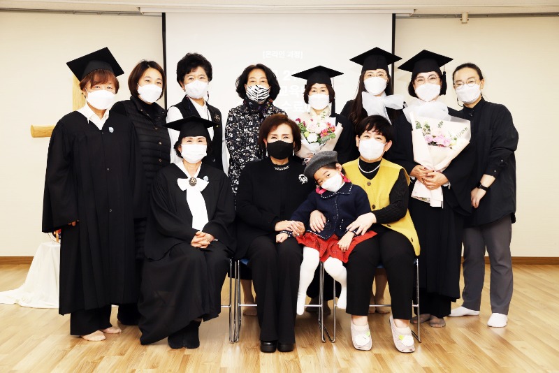 21기 지도자 교육대학(온라인 과정) 이수 및 수료자들과.JPG